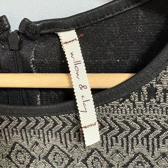 Willow & Clay Dress - Picture 2 of 5